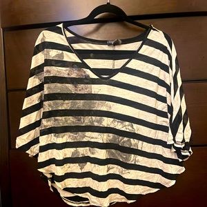 Great off the shoulder wing top !!!